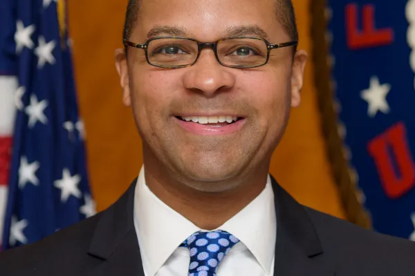 Photo of FCC Commissioner Geoffrey Starks