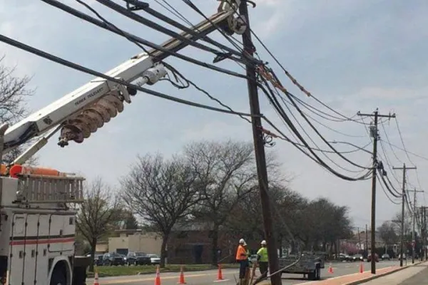 Unsafe_wireline_scabs_2_-_Apr_2016.jpg