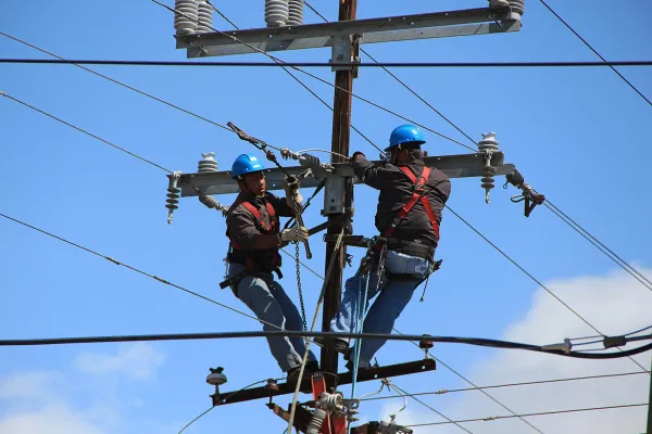 line-workers.jpg