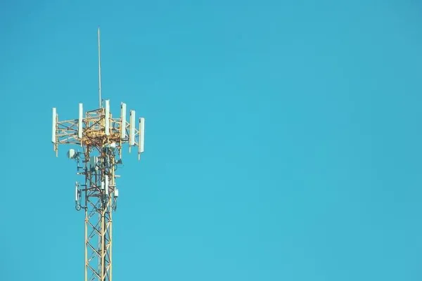 telecommunications-cellular-network-antenna.jpg