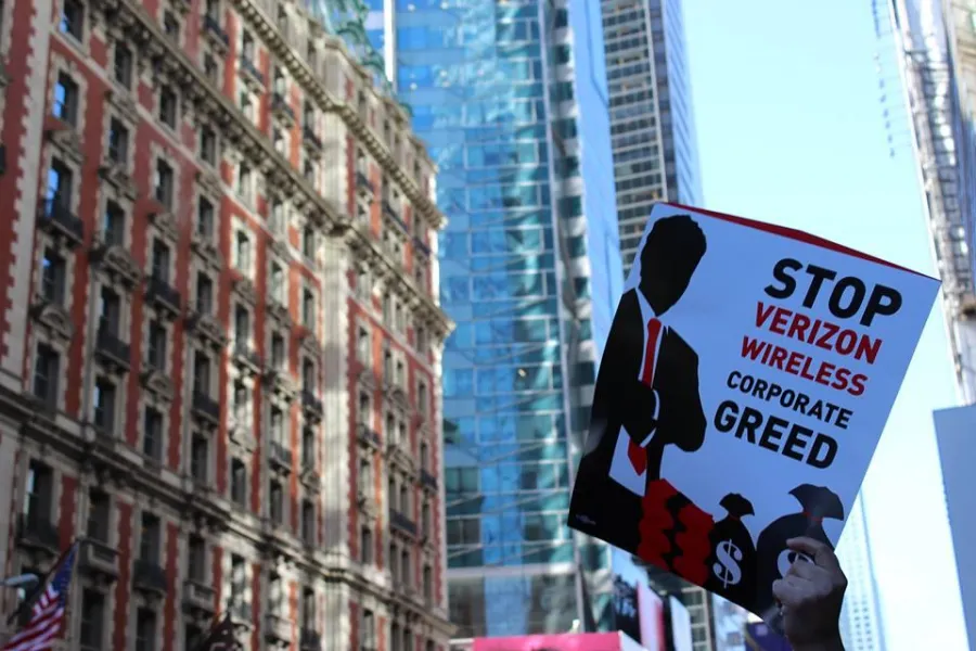 Verizon_corporate_greed_poster.jpg