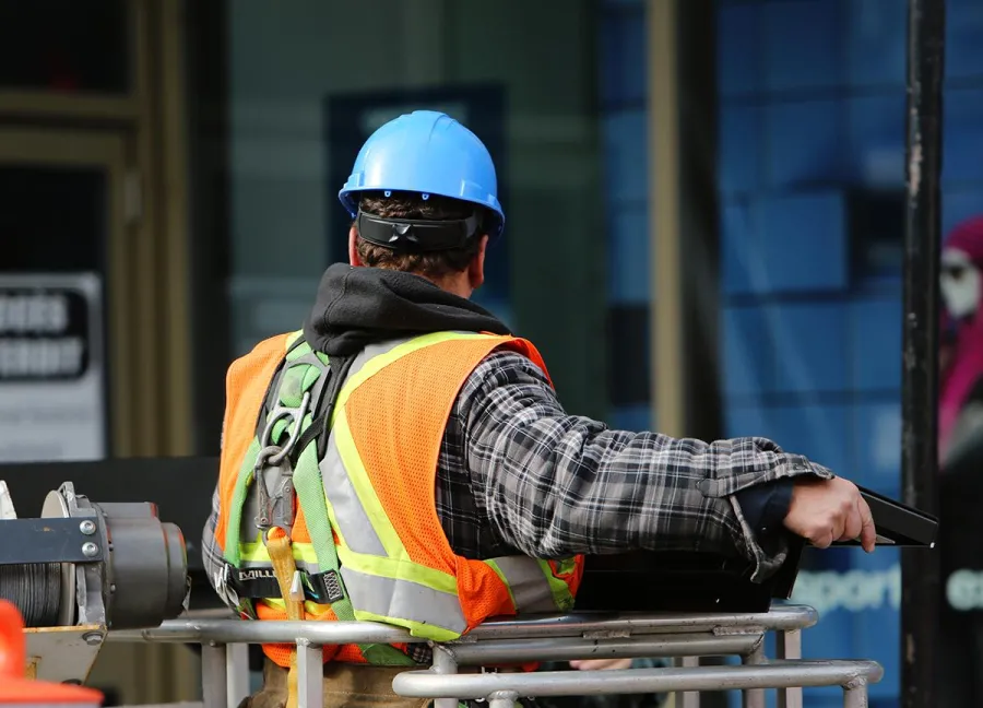 worker_0.jpg