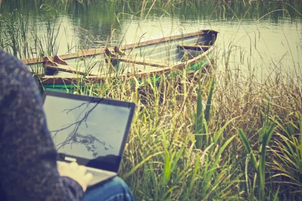 laptop-notebook-working-outside.jpg